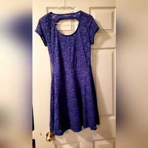 Short-sleeved lace sheath dress